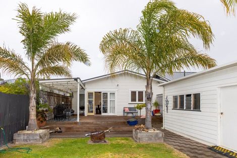 Photo of property in 15 Latham Street, Napier South, Napier, 4110