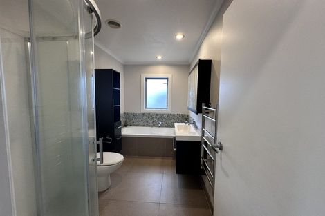 Photo of property in 24 Kiteroa Terrace, Rothesay Bay, Auckland, 0630