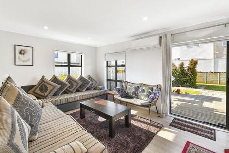 Photo of property in 77 Calluna Crescent, Totara Heights, Auckland, 2105