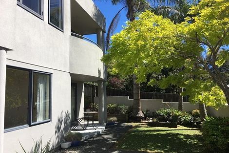 Photo of property in 37a Parr Terrace, Castor Bay, Auckland, 0620