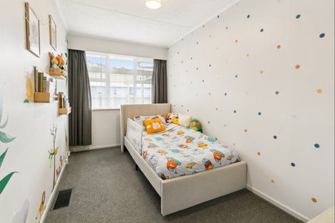 Photo of property in 45 Victory Crescent, Tawa, Wellington, 5028