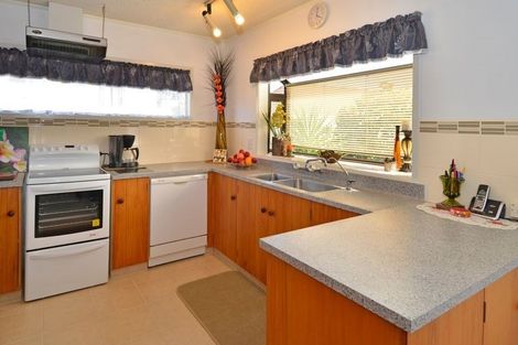 Photo of property in 2/30 Redoubt Road, Goodwood Heights, Auckland, 2105