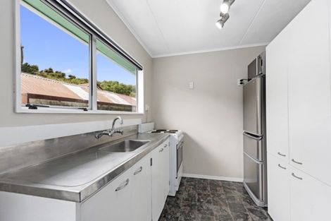 Photo of property in 8 Mokopuna Grove, Stokes Valley, Lower Hutt, 5019