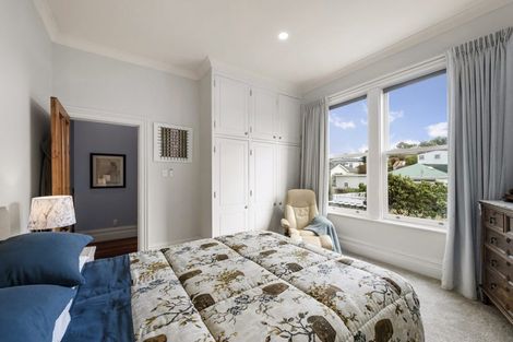 Photo of property in 33 Grove Road, Kelburn, Wellington, 6012