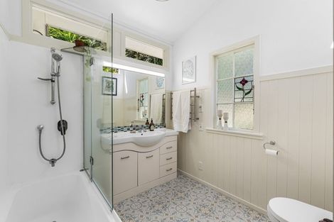 Photo of property in 31 Tane Road, Laingholm, Auckland, 0604