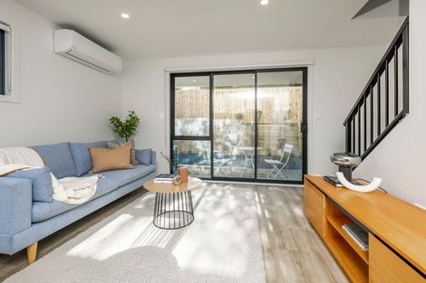 Photo of property in 1/63 Hillcrest Avenue, Hillcrest, Auckland, 0627