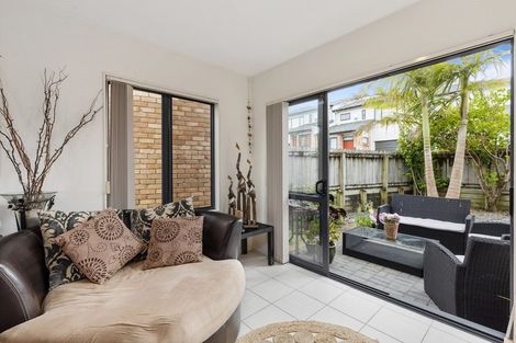 Photo of property in 33/22 Northcross Drive, Oteha, Auckland, 0632