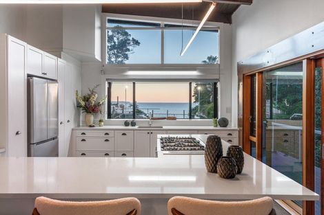 Photo of property in 72 Cliff Road, Torbay, Auckland, 0630