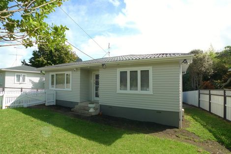 Photo of property in 1/3 Raleigh Road, Northcote, Auckland, 0627