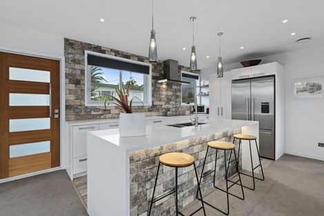 Photo of property in 1/467 Beach Road, Murrays Bay, Auckland, 0630