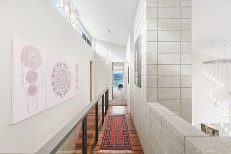 Photo of property in 21 Bendigo Grove, Newlands, Wellington, 6037