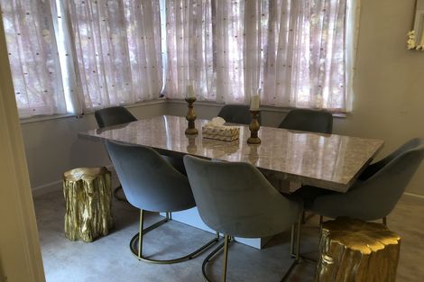 Photo of property in 4/2 Godley Road, Green Bay, Auckland, 0604