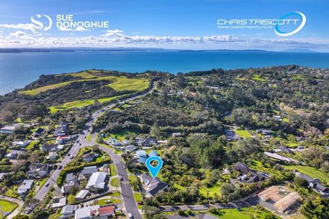 Photo of property in 1/4 Roberts Road, Matakatia, Whangaparaoa, 0930