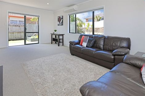 Photo of property in 14 Chesterton Terrace, Henderson, Auckland, 0612
