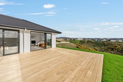 Photo of property in 57 Atlantic Drive, Fitzherbert, Palmerston North, 4410