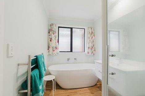 Photo of property in 14 Te Tiireke Drive, Glenview, Hamilton, 3206