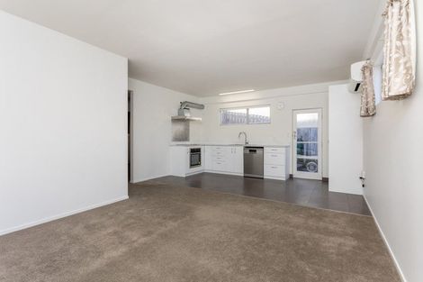 Photo of property in 1/25 Brunton Place, Glenfield, Auckland, 0629