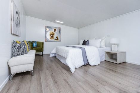 Photo of property in 1/144 Sunset Road, Unsworth Heights, Auckland, 0632