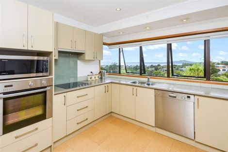 Photo of property in 1/35 Aberdeen Road, Castor Bay, Auckland, 0620