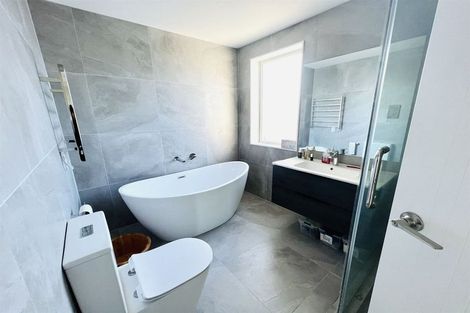 Photo of property in 1 Nephrite Lane, Henderson, Auckland, 0610