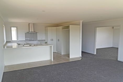 Photo of property in 35 Silicon Way, Fitzherbert, Palmerston North, 4410