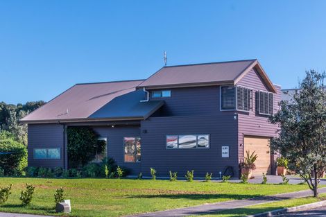 Photo of property in 5 Ian Place, Waihi Beach, 3611