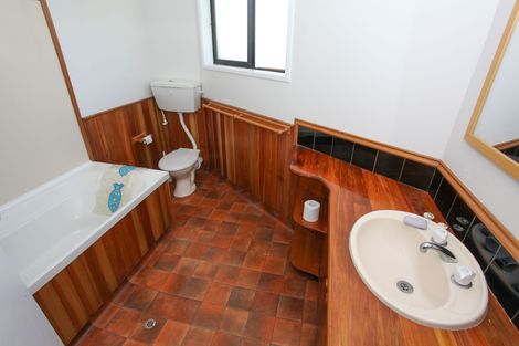 Photo of property in 44a Cross Street, Raglan, 3225