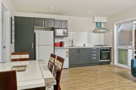 Photo of property in 2/4 Sydney Street, Hauraki, Auckland, 0622