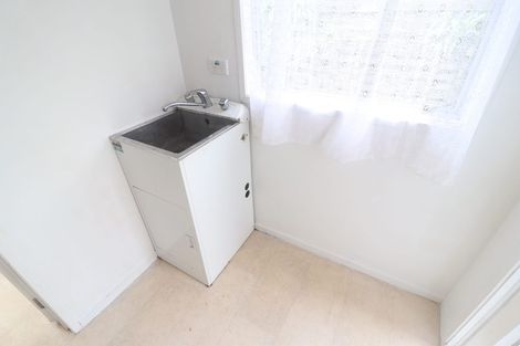 Photo of property in 4 Teviot Place, Totara Vale, Auckland, 0629