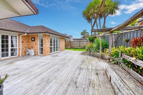 Photo of property in 8 Crannich Place, Wattle Downs, Auckland, 2103
