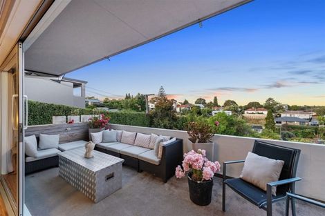 Photo of property in 37 Carey Street, Maeroa, Hamilton, 3200