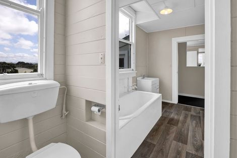 Photo of property in 20 Cambridge Street, Patea, 4520