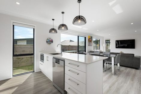 Photo of property in 25 Kayelene Place, Omokoroa, 3114