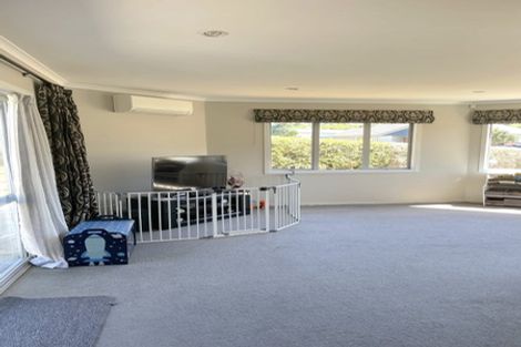 Photo of property in 40 Te Puia Drive, Aotea, Porirua, 5024