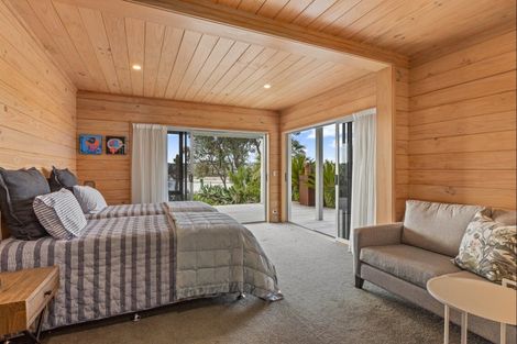 Photo of property in 42 Pohutukawa Avenue, Red Beach, 0932