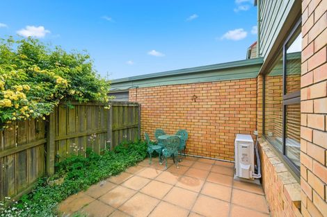 Photo of property in 2/4 Gatonby Place, Avonhead, Christchurch, 8042