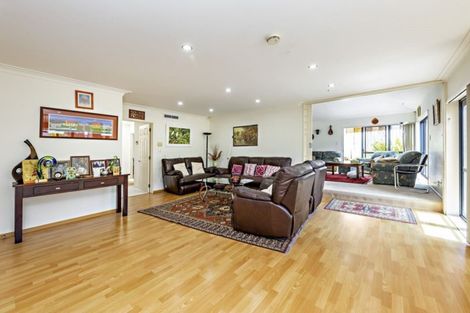 Photo of property in 2/6 Chieftain Rise, Goodwood Heights, Auckland, 2105