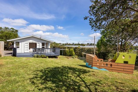 Photo of property in 11 Gatman Street, Birkdale, Auckland, 0626