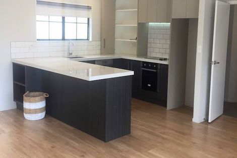 Photo of property in 8a Diosma Place, Botany Downs, Auckland, 2010