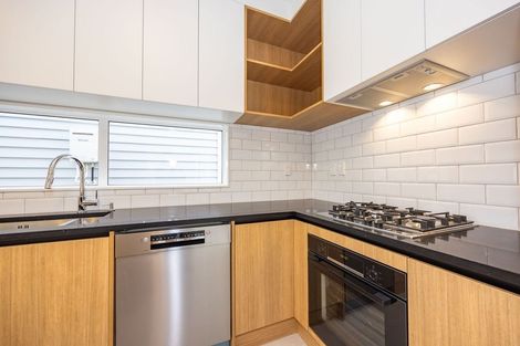 Photo of property in 34 Hellyers Street, Birkdale, Auckland, 0626