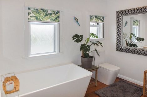 Photo of property in 35 Nash Parade, Foxton Beach, Foxton, 4815