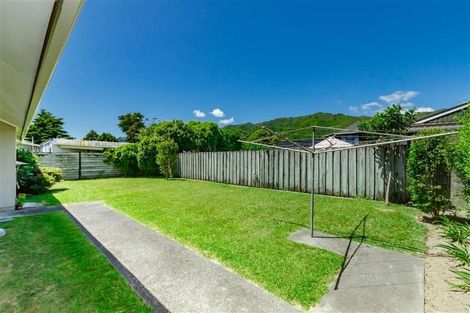 Photo of property in 2a Stuart Street, Waikanae, 5036