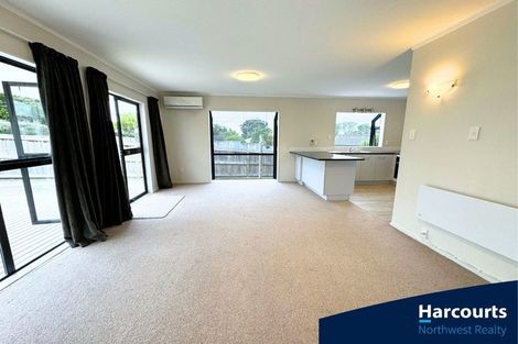 Photo of property in 39 Jaemont Avenue, Te Atatu South, Auckland, 0610