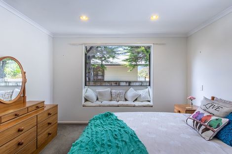 Photo of property in 15 Greenwood Place, Paraparaumu, 5032