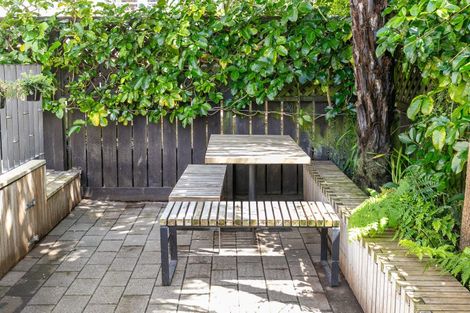 Photo of property in 10 Carrington Street, Mount Cook, Wellington, 6021