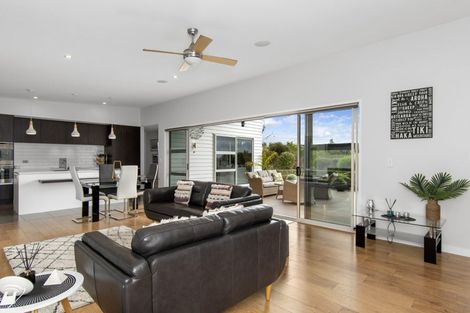 Photo of property in 33 Oceana Drive, Welcome Bay, Tauranga, 3175