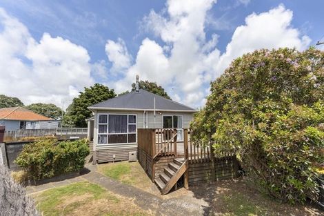 Photo of property in 30 Richmond Street, Waitara, 4320