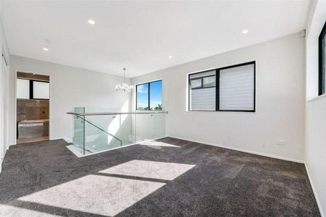 Photo of property in 76a Botany Road, Botany Downs, Auckland, 2010