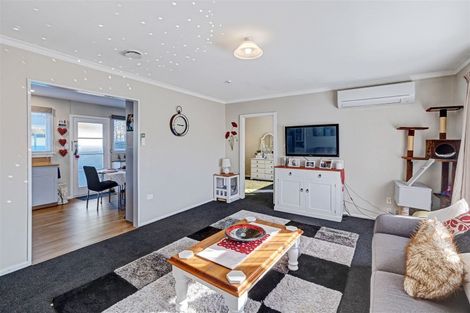 Photo of property in 2/7 Curletts Road, Sockburn, Christchurch, 8042