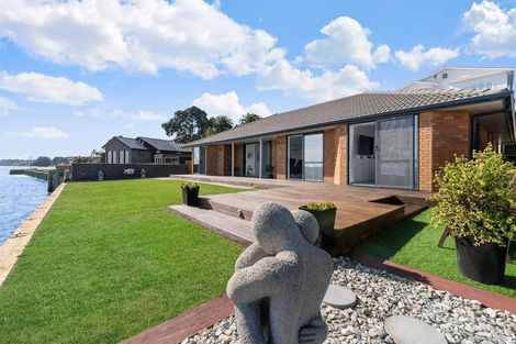 Photo of property in 30a Crispe Road, Clarks Beach, 2122